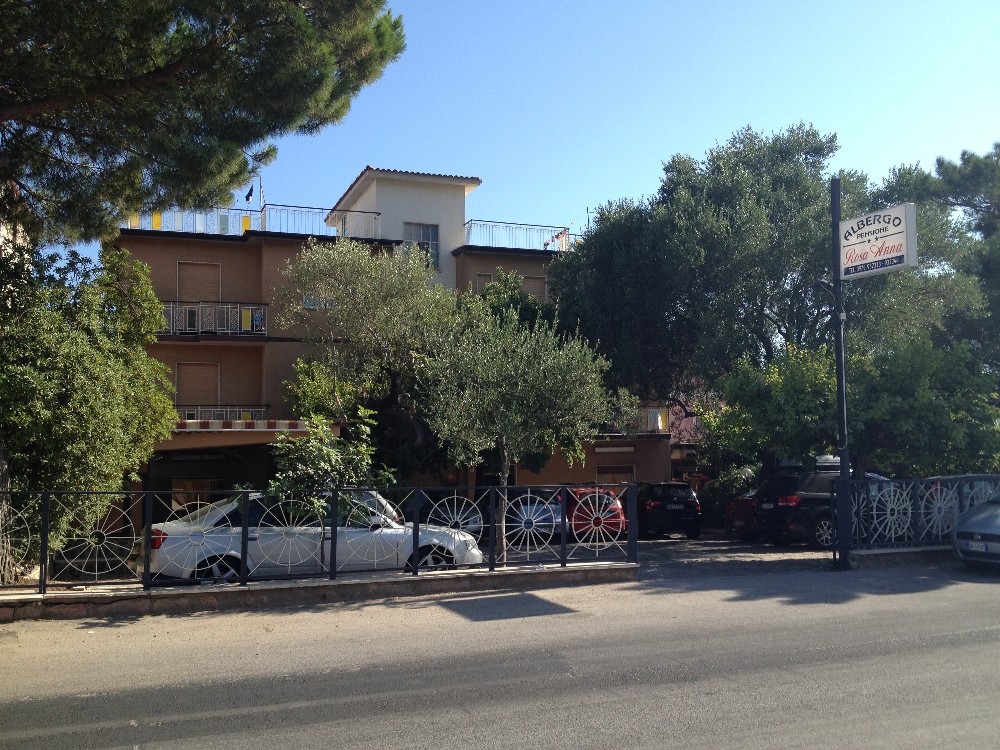 L'ingresso dell'albergo