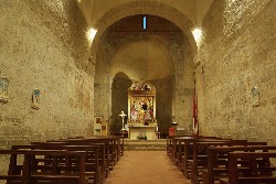 Badia a Roti, interno della chiesa dell'abbazia romanica