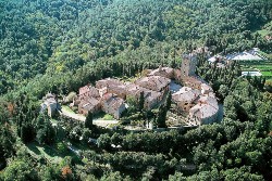Castello di Gargonza: qui soggiornò Dante all'inizio del suo esilio